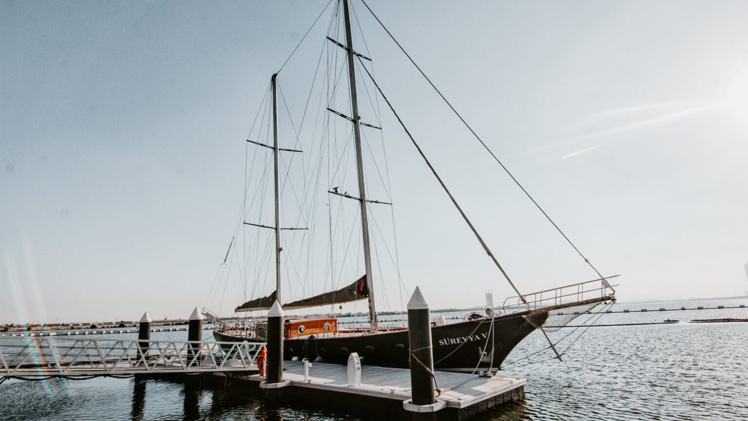 What is the best way to approach a dock in strong wind? Challenge D