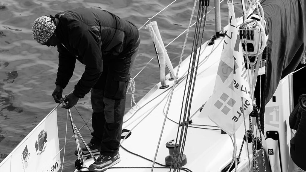 Why Do Yachts Use Black Sails? Challenge D America Boating, Surfing